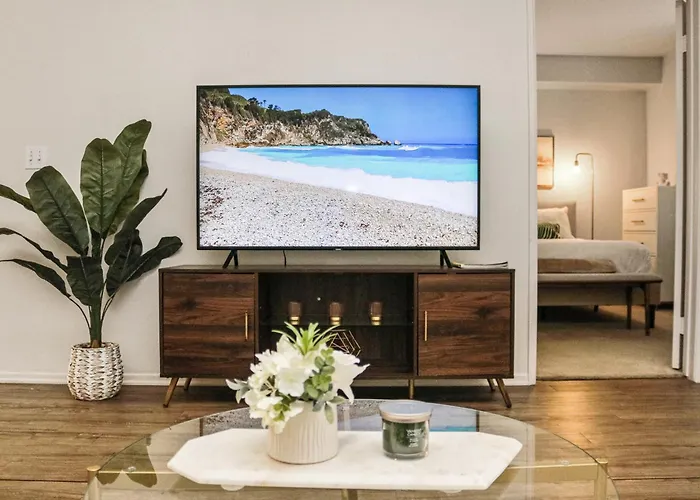 Luxe Marina Del Rey Apartment,Parking, Gym, Pool, Jacuzzi,Bbq